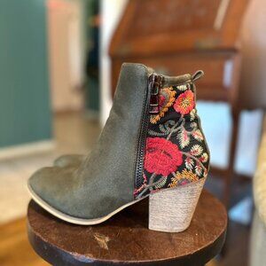 Tiara Olive Suede Floral Embroidery Heeled Booties Size 9.5 - Boho, Hippie